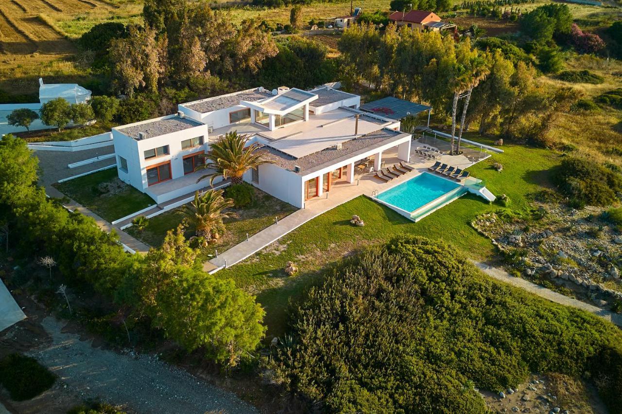 Villa Seven Lakhania Bagian luar foto