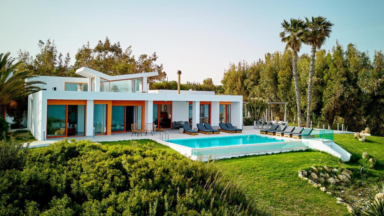Villa Seven Lakhania Bagian luar foto